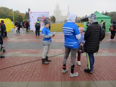 Волонтёры «Хрустального сердца» привлекли внимание к проблеме опасных аритмий во время благотворительного забега Российского Красного Креста